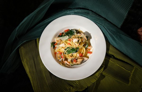 How Does the UK Define Modern Women's Fashion Styles?